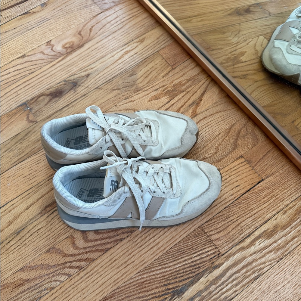 New Balance 237 Women's White and Tan Sneakers - Picture 3 of 8